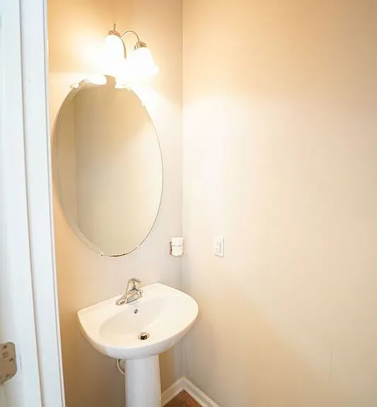 215 Shelton St — Photo 10