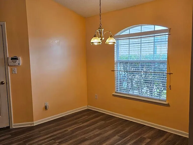 1276 Winding Brook Ct — Photo 3