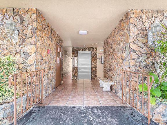 3rd image of 500 NE 12th Ave APT 407