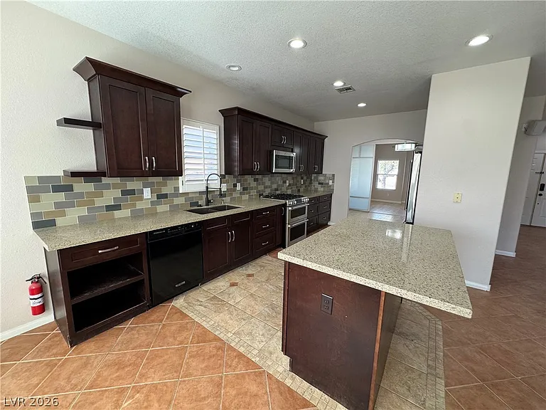 787 Fairway Dr — Photo 10
