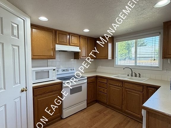3rd image of 3481 N Tweedbrook Pl