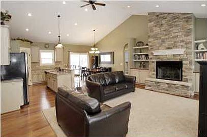 3rd image of 6198 Arrowcrest Ct NE