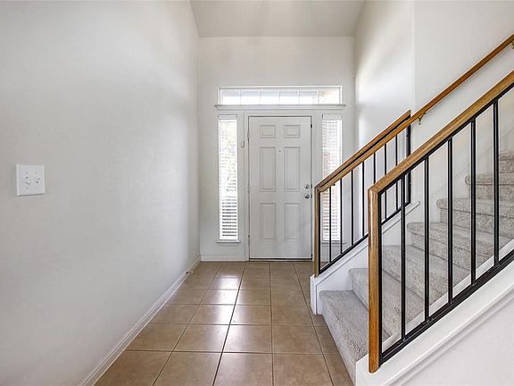 3rd image of 2217 Nestlewood Dr
