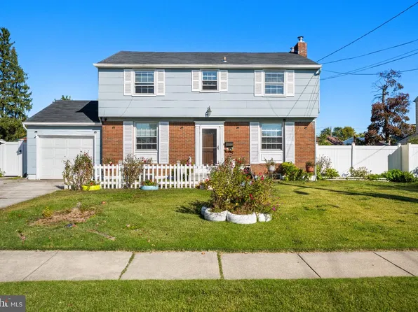 242 Hendrickson Ave, Edgewater Park, NJ 08010