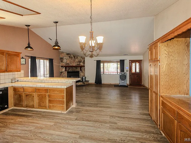 1064 Pine Ln — Photo 14