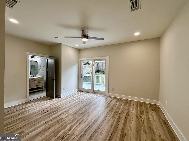 942 Parsons St SW — Photo 8