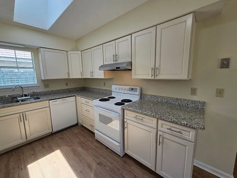 4012 Woodridge Rd — Photo 8