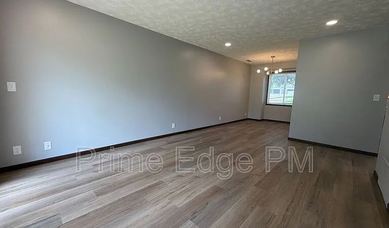 6235 Holdrege St #D-5 — Photo 8