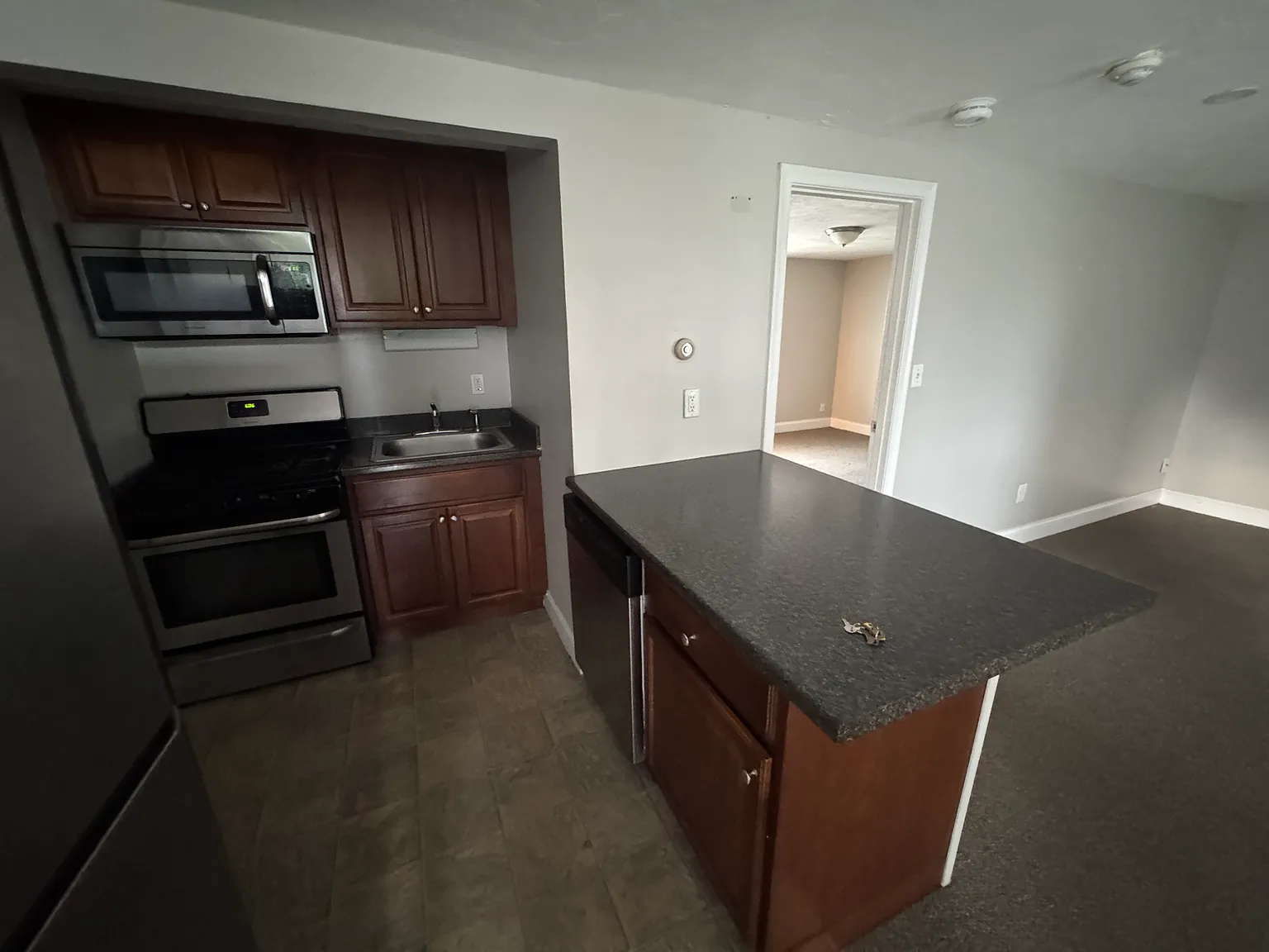 1 bed, 575 sqft, $2,100 — Photo 2