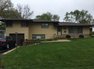 625 Meadow Ln, Beecher, IL 60401