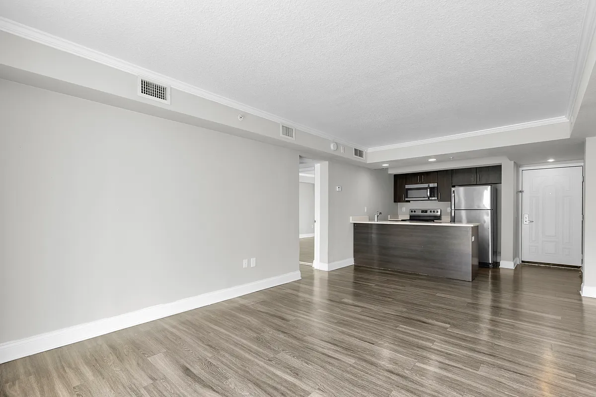 Building Photo - 7430 Brooklyn Dr #201