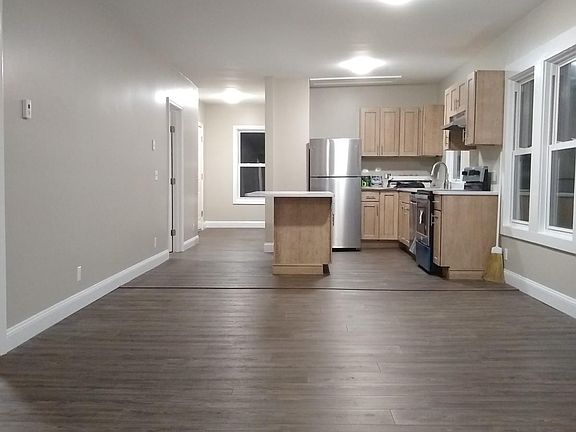 5th image of 49 Westminster Ave APT 1