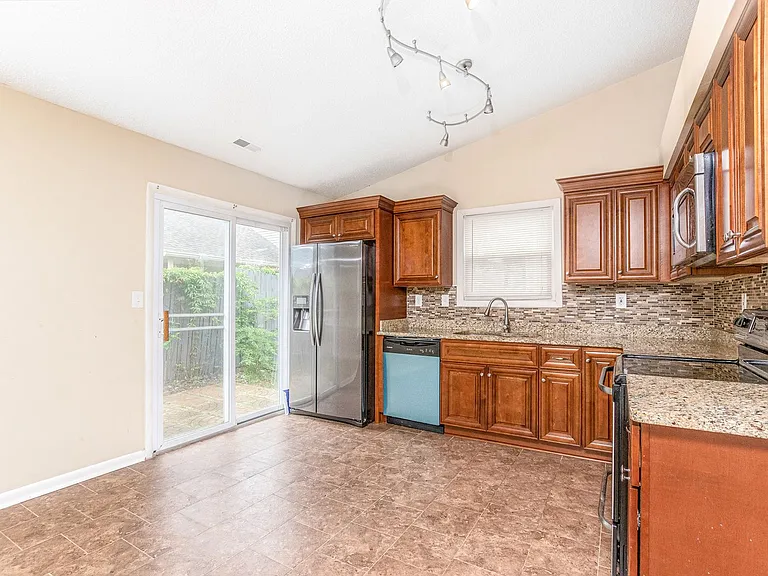 3864 Meadowbrook Ct — Photo 5