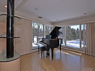4th image of 9 Maria Ln