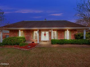 106 N Grindstone Dr, Broussard, LA 70518