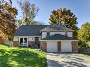 6582 Hallet St, Shawnee, KS 66216