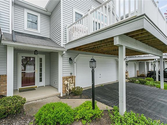 3rd image of 8 Leeward Ln