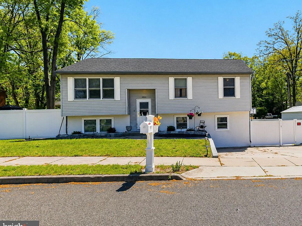1st image of 1911 Normandy Ave