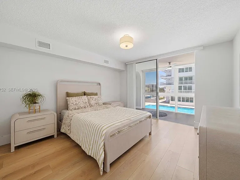 5401 Collins Ave #102 — Photo 14
