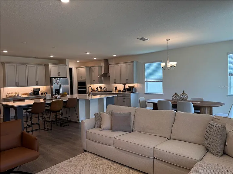 715 Blue Citrus Ln — Photo 29