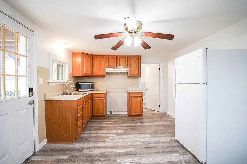 2 bed, 1.0 bath, 900 sqft, $1,650 — Photo 3