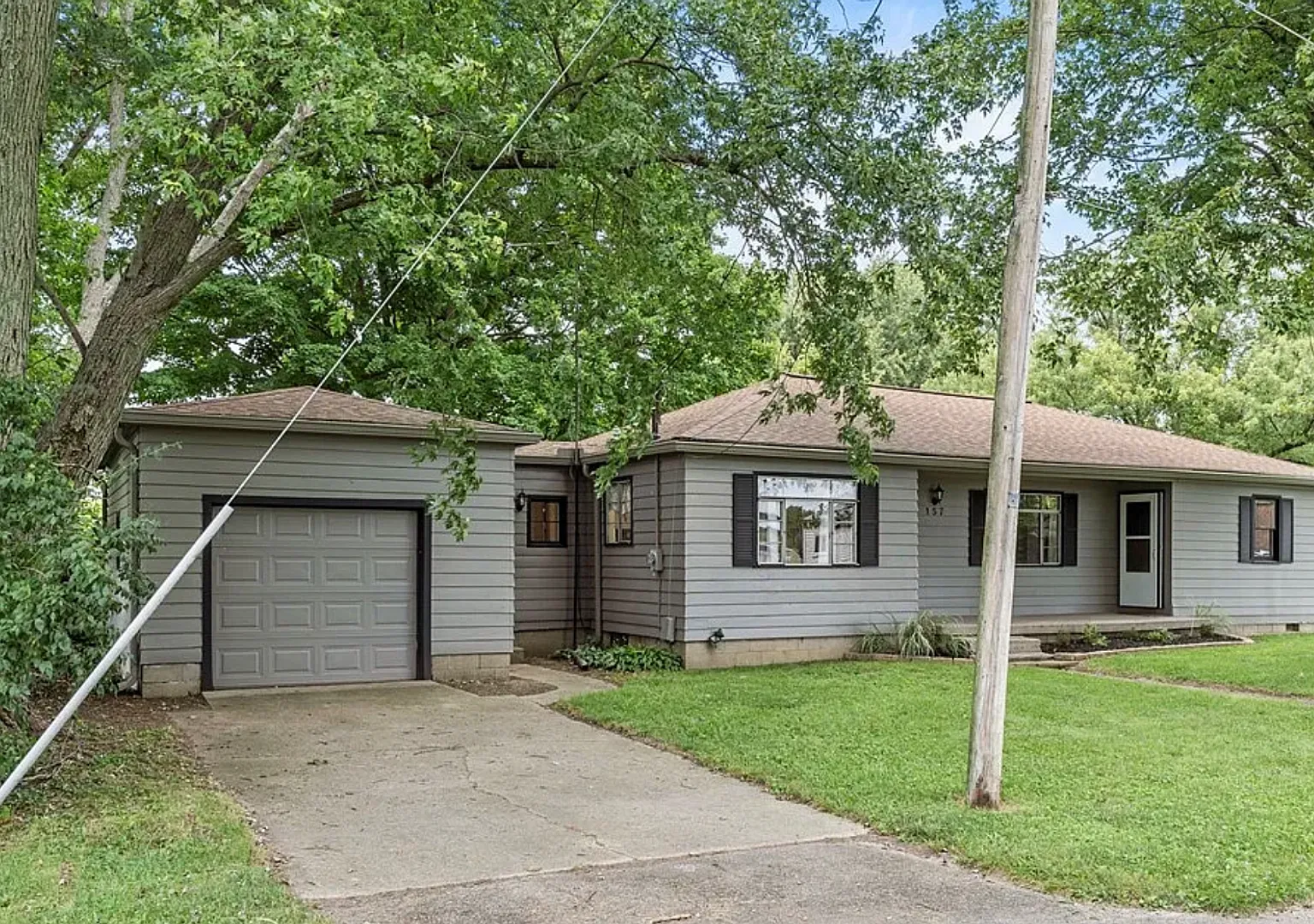 Charming 3 BR / 2 BA Single-Family Home in North Hampton Water Included! — Photo 2