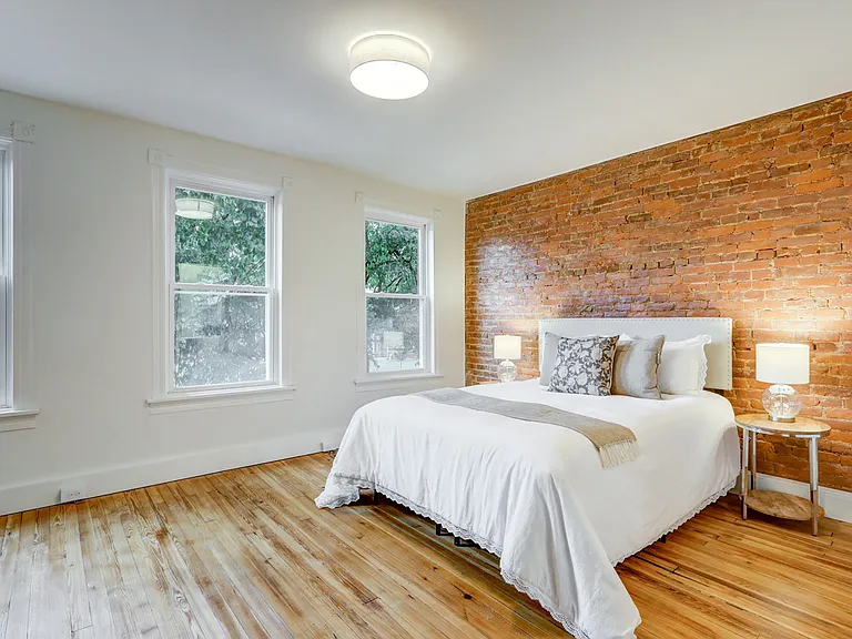131 S Marshall St — Photo 18
