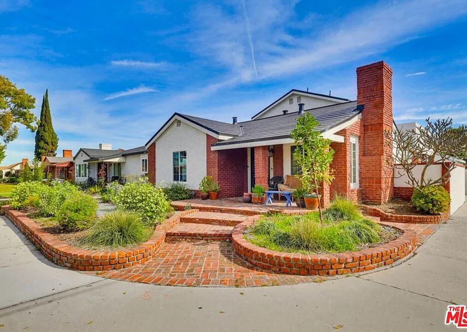 2200 Easy Ave