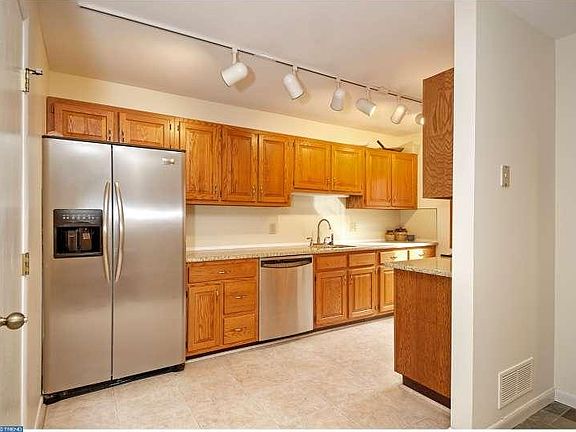 3rd image of 605 Dandenog Dr