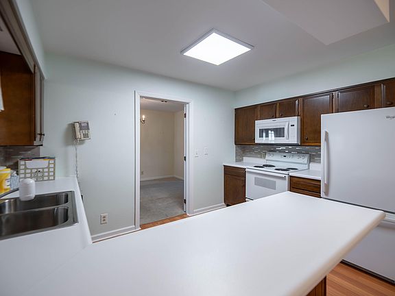 5th image of 10572 Killarney Dr