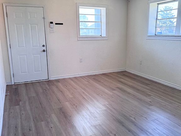 4th image of 908 Stilwell Blvd