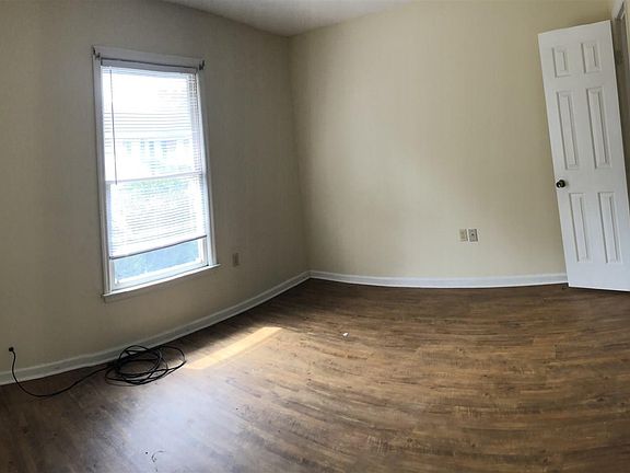 3rd image of 100 Lanier Dr APT 15
