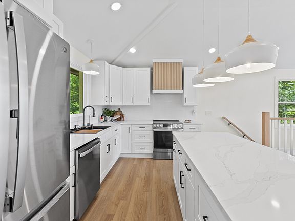5th image of 108 Greenlawn Dr