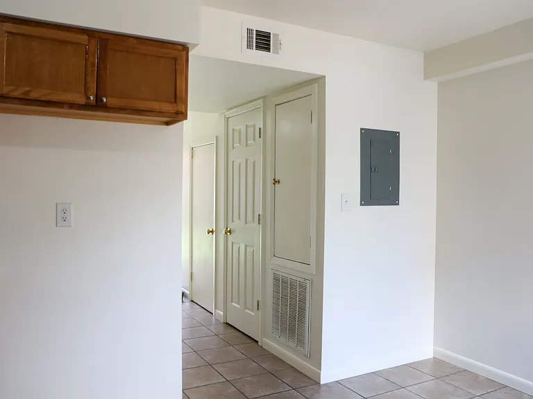 637 Farmington Pl #8 — Photo 6