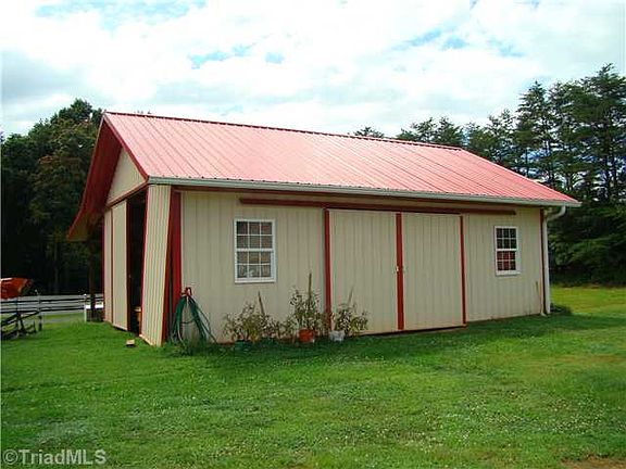 4th image of 44 Fieldstone Dr