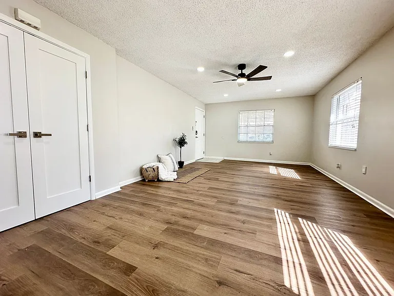 526 S Eola Dr — Photo 11