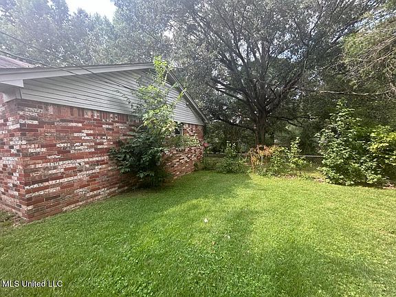 4th image of 5662 Caroline Dr
