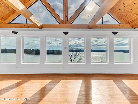 5th image of 876 Ridge Rd