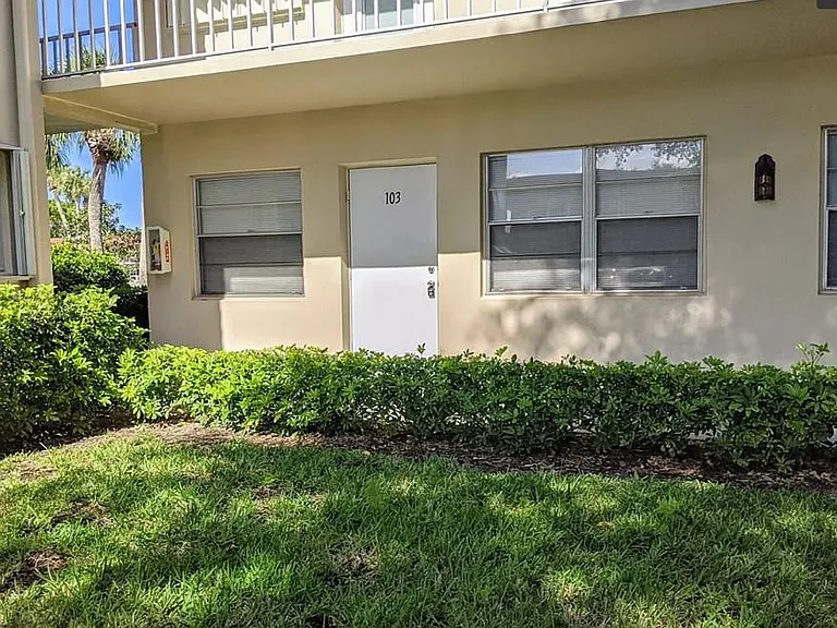28 Pine Arbor Ln #103 — Photo 1