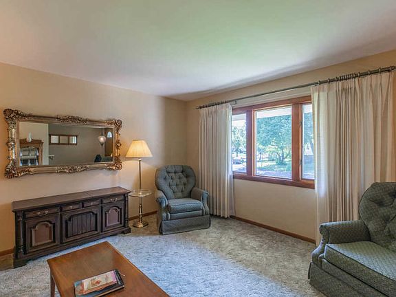 4th image of 6521 Cranwood Sq W