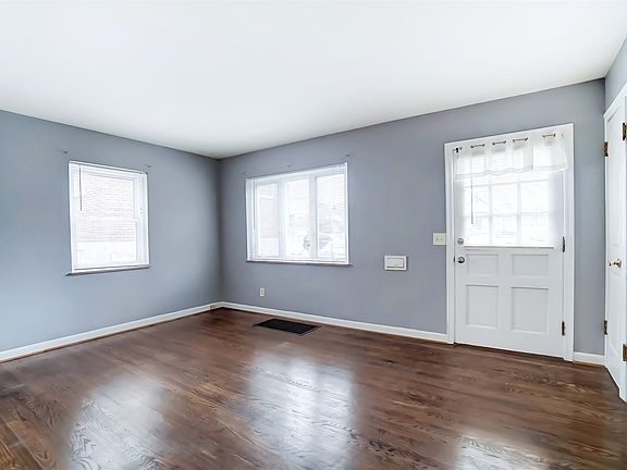 3rd image of 3713 Meadowview Dr