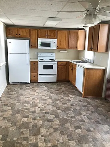 3 bed, $1,425 — Photo 2