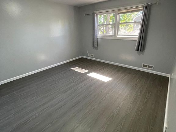 5th image of 256 Hillcrest St Floor 2