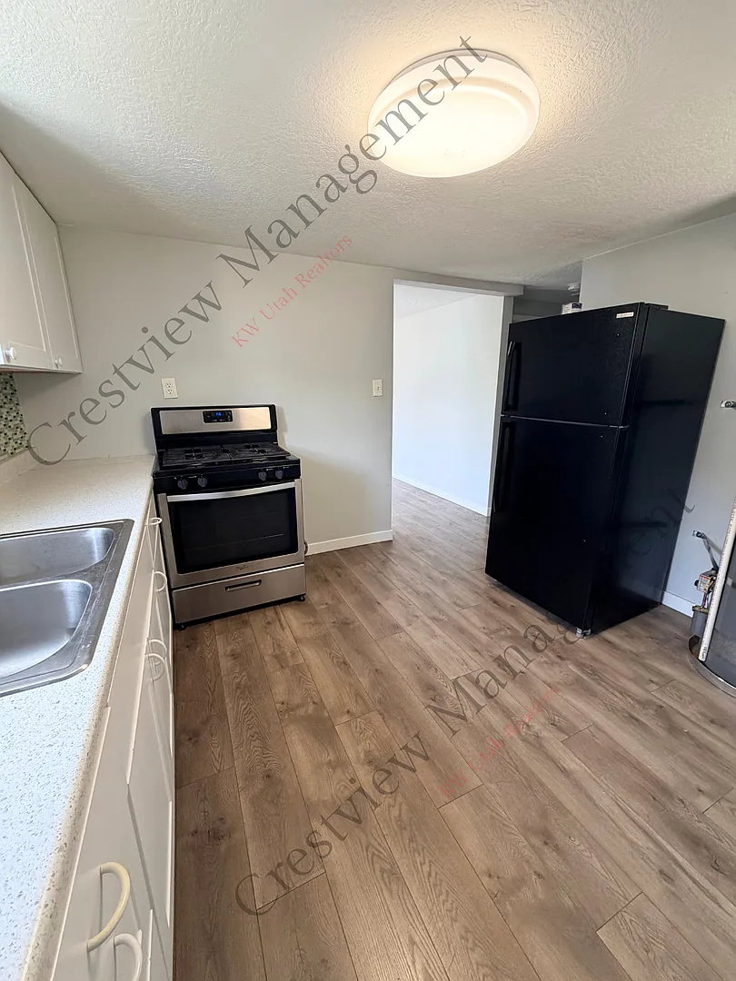 Monroe Blvd Duplex — Photo 4
