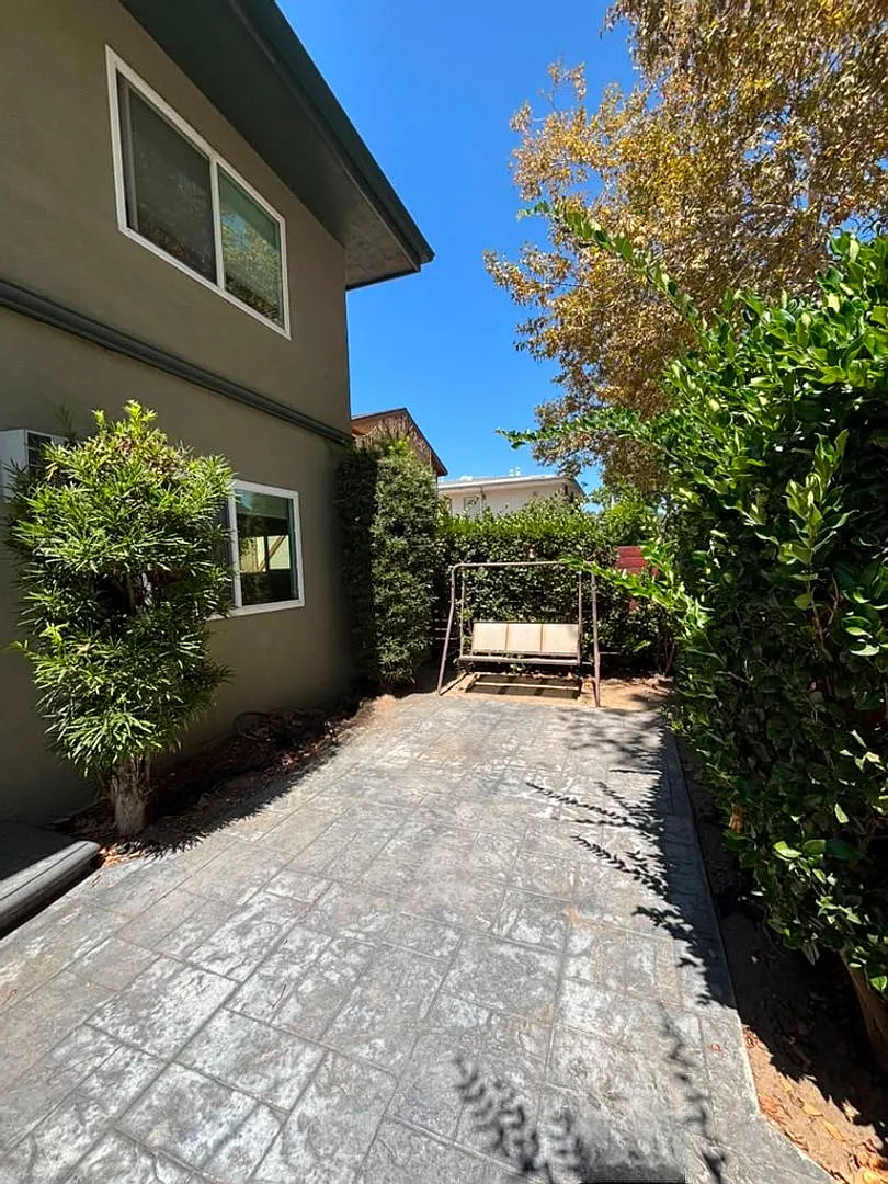 Atwater — Photo 4