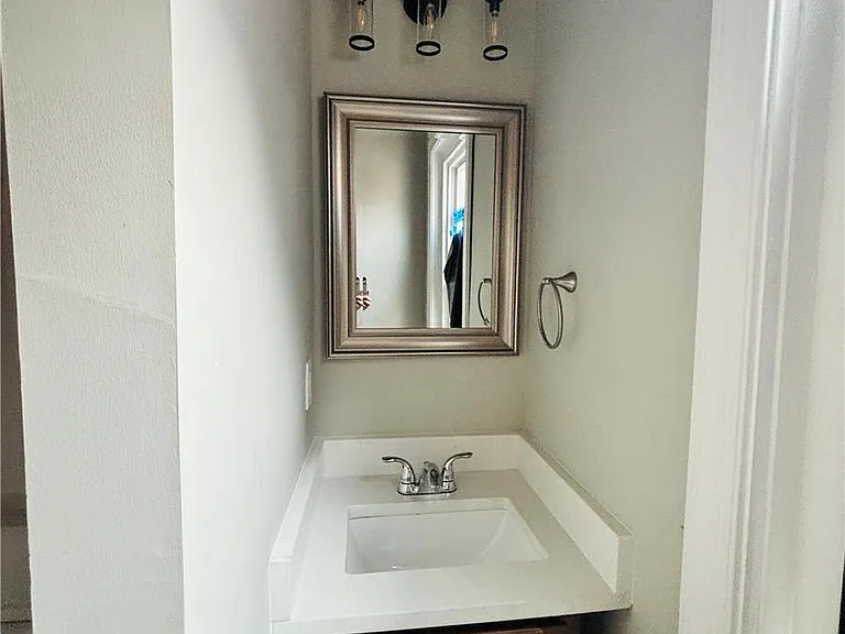 718 Linden St — Photo 19