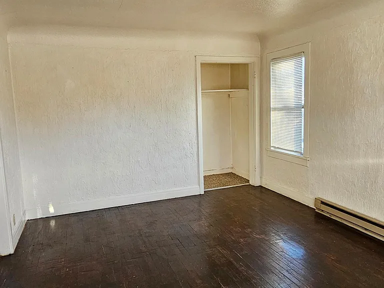 110 7th St #5 — Photo 1
