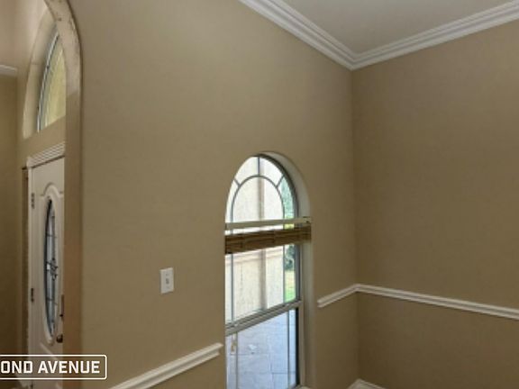 4th image of 6009 Oriental Ave