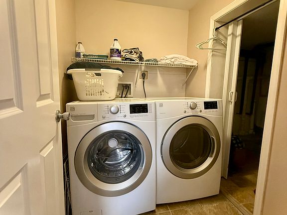 5th image of 142 Jefferson St #1