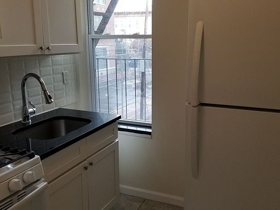 4th image of 3032 43rd St APT 2